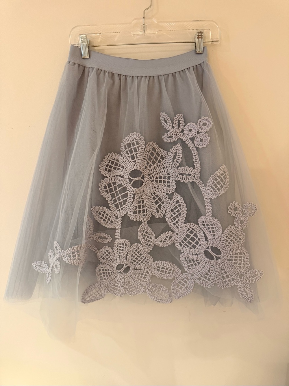 Maeve Anthropologie light blue Floral Appliqué Tulle Skirt. Size small p.